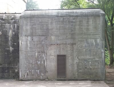 bunker met ruwen houten delen