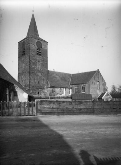 Oude foto van de kerk in Veen