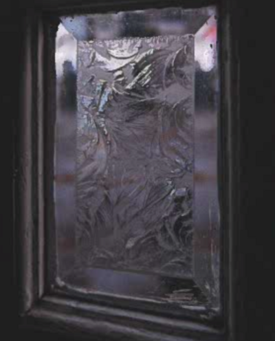 Glasmet een reliëf dat lijkt op ijsbloemen.