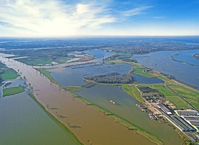 luchtfoto van weilanden die te maken hebben met extreem hoogwater in St. Andries.