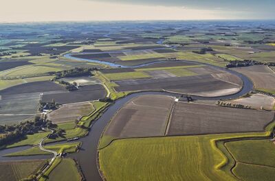 Luchtfoto van Middag-Humsterland en Reitdiep