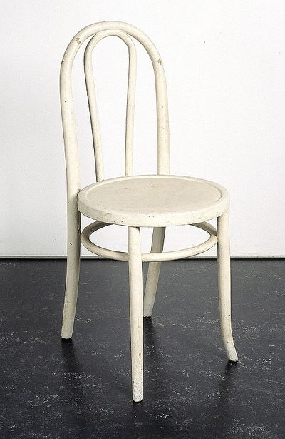 T. van Doesburg, Prototype van Thonet stoel, Café Brasserie, Aubette (1927), hout, 89 x 38 x 42 cm