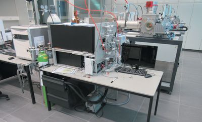 Accelerator Mass Spectrometer) van de Rijksuniversiteit Groningen voor het meten van 14C concentraties - foto H. van der Plicht