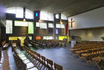 modern kerkinterieur van beton
