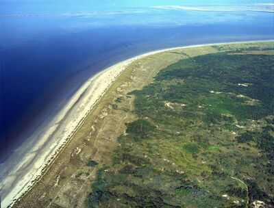 Luchtfoto van de stuifdijk bij Voorne.