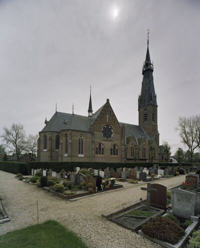 kerkgebouw en een begraafplaats