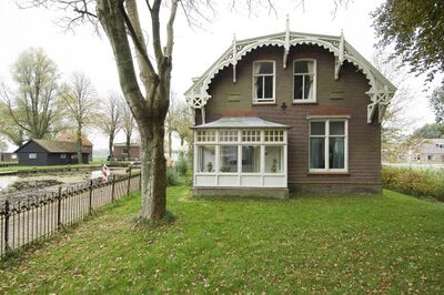 Foto van huis in Dwingeloo met een eenvoudige serre