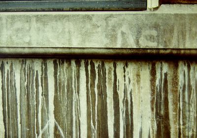 Schade ontstaan na het verwijderen van graffiti met chemische reinigingsmiddelen