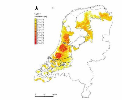 Kaart van Nederland met gekleurde gebieden die mate van bodemdaling weergeven, de grootste bodemdaling in West Nederland, vml veenwingebieden) dalingen tot 8,5 m.