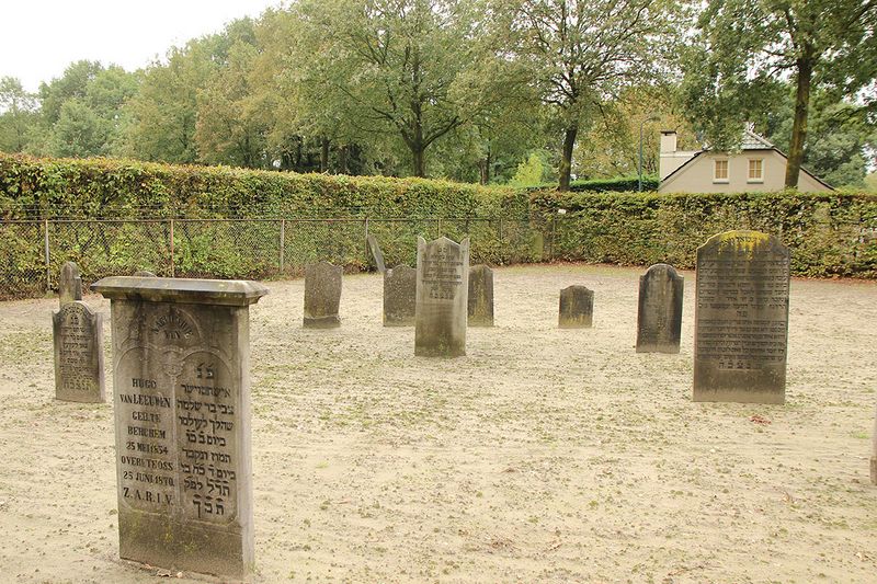 Bestand:Joodse begraafplaats 2.jpg