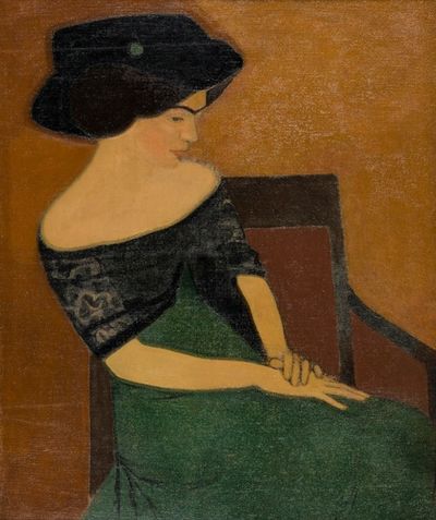 portret van een vrouw met een zwarte hoed op die zit op een stoel